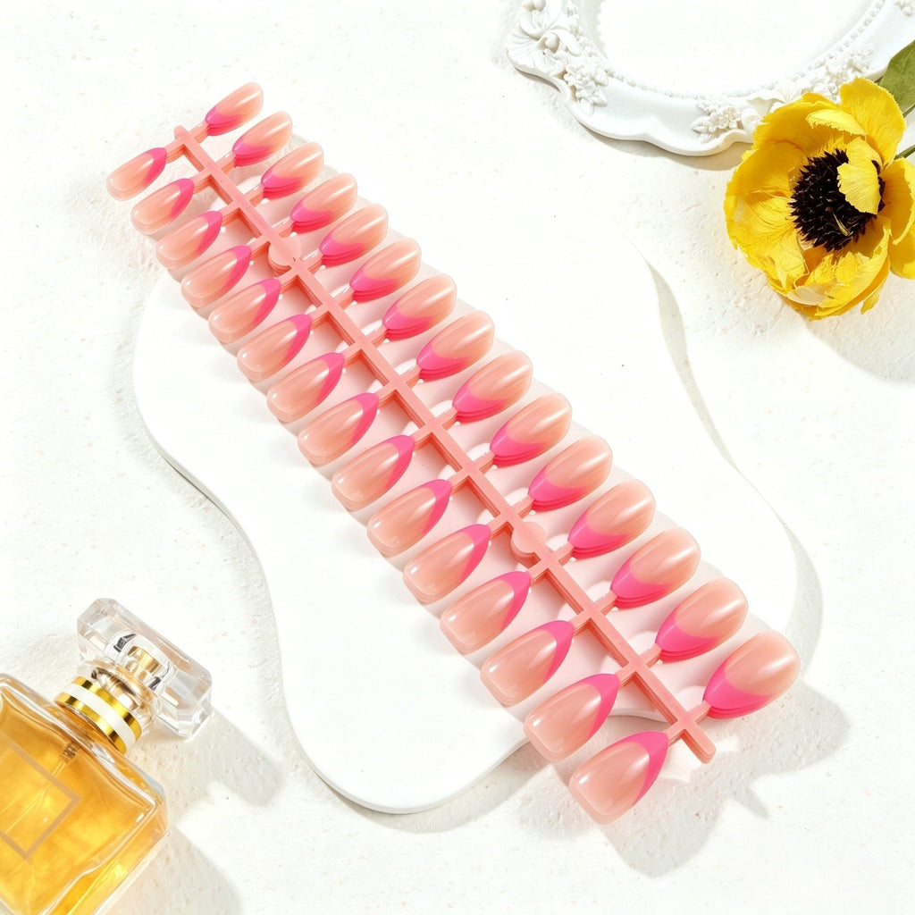 Decorative Press-On Nail Tips 
Maetiva