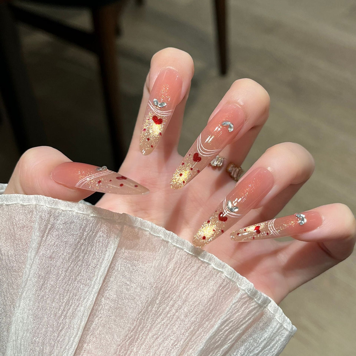 Artistic Floral-Embellished Press-On Nail Art 
Maetiva