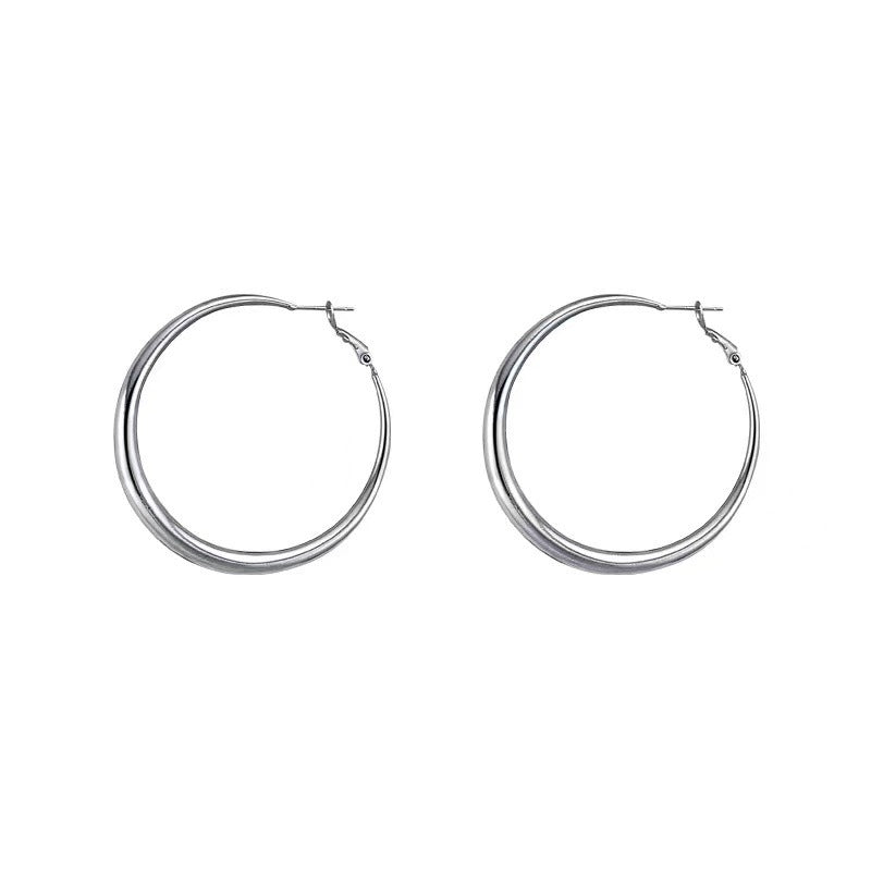Elegant and Timeless Earrings 
Maetiva