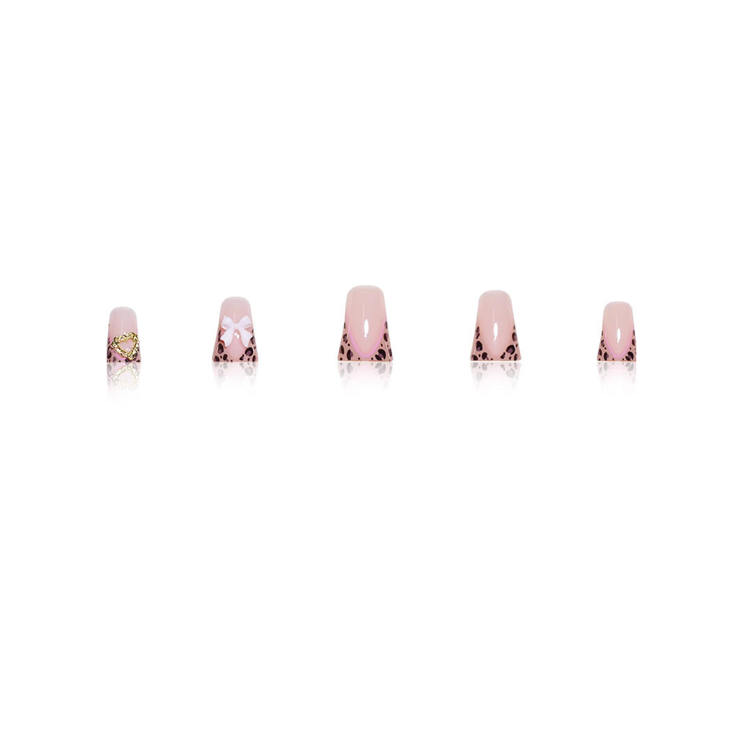 Artistic Nail Art 
Maetiva