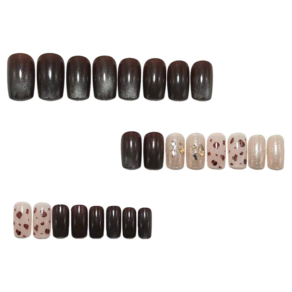 Artificial nails with elegant glitter and leopard pattern 
Maetiva
