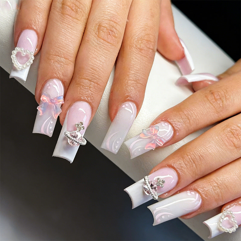 Artificial nails with delicate embellishments 
Maetiva