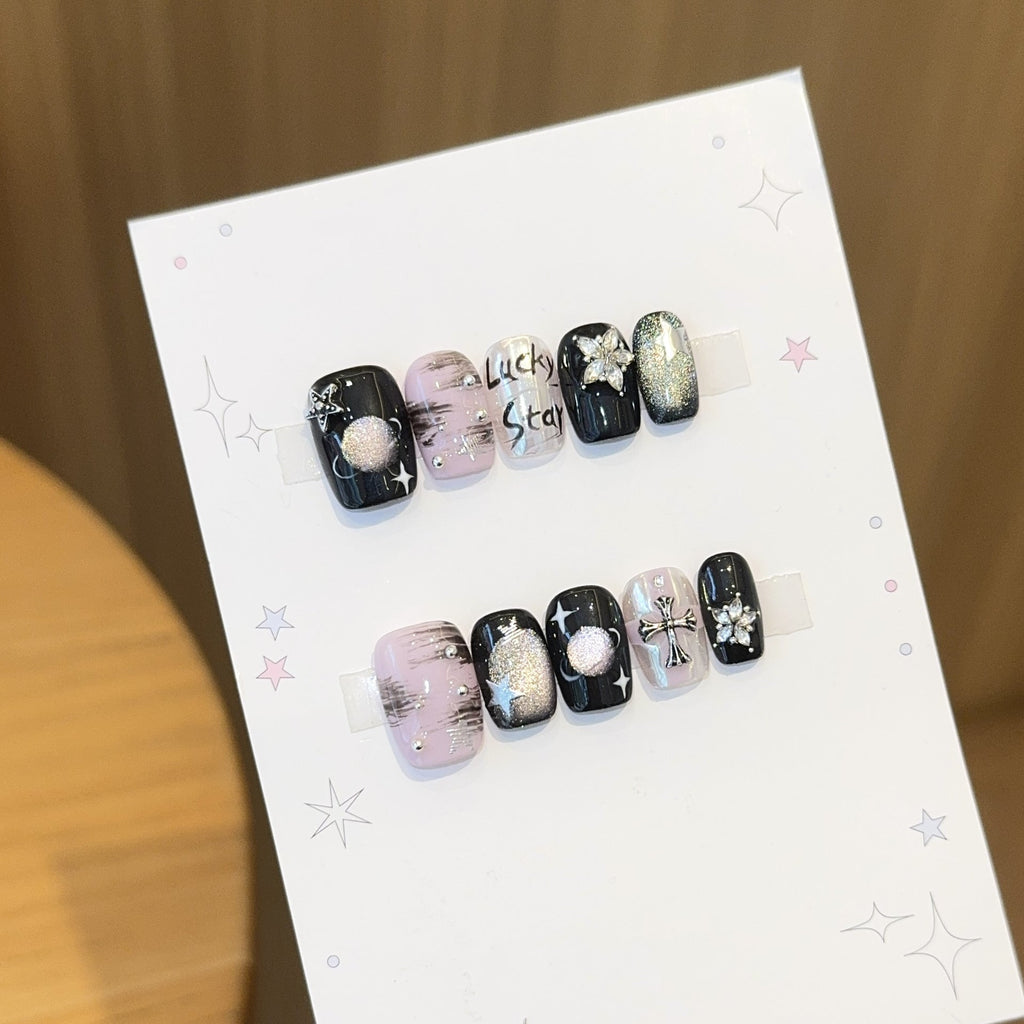 Artificial Nail Set 
Maetiva