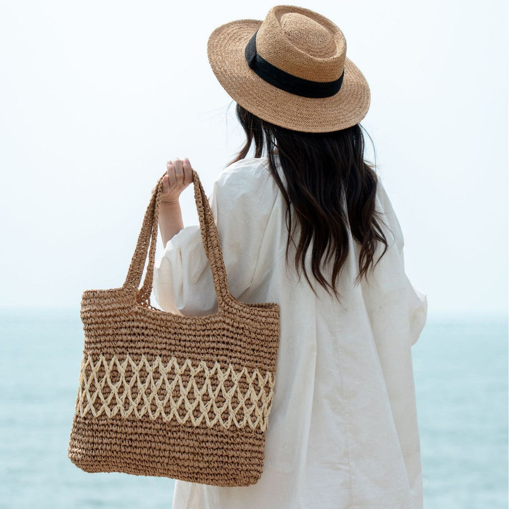 Handwoven shopping bag with decorative pattern 
Maetiva
