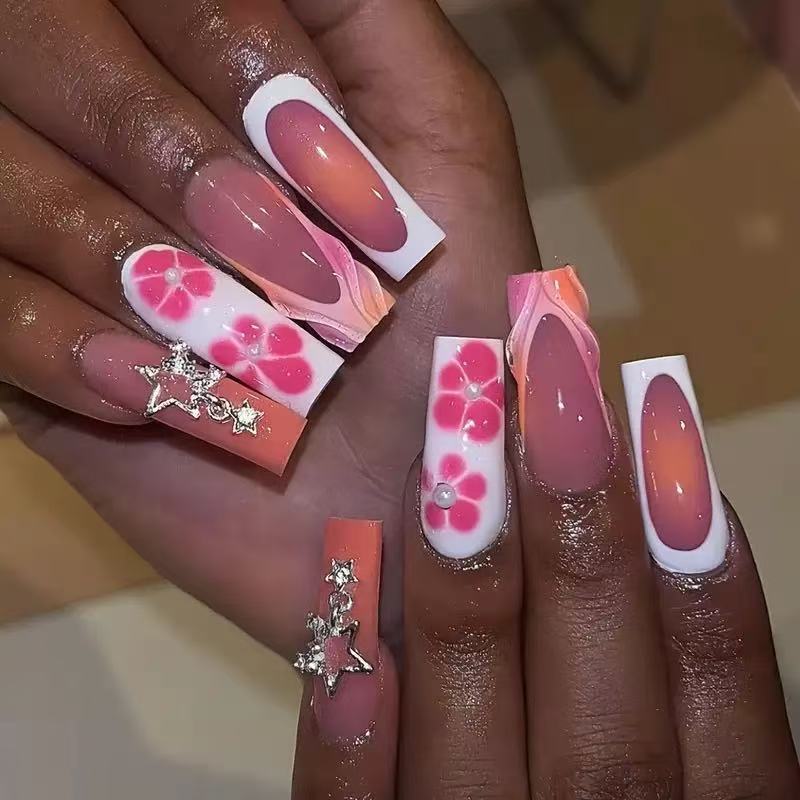 Decorative Floral Press-On Nails 
Maetiva