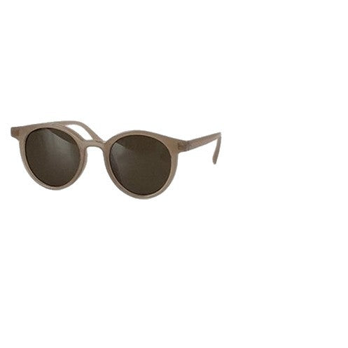 Fashionable Round Sunglasses in Minimalist Design 
Maetiva