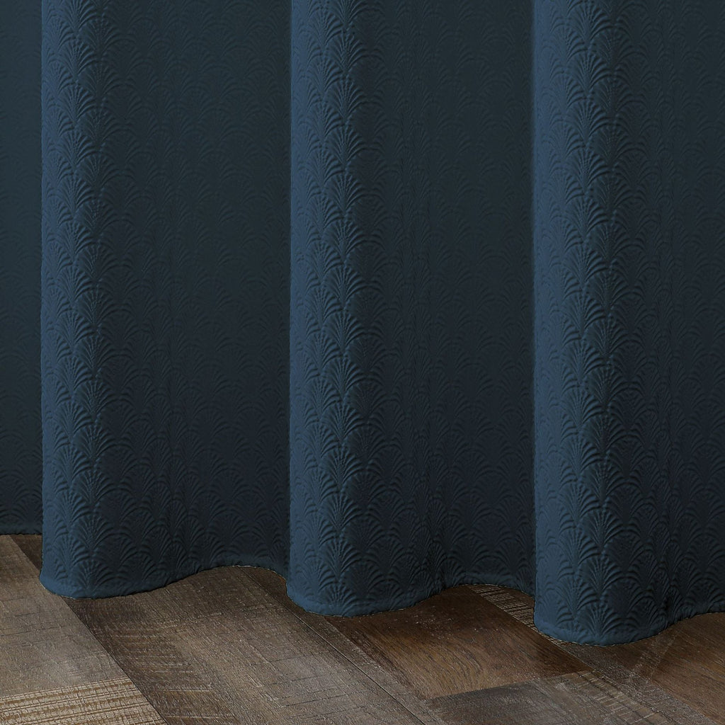 Textured Leaf Motif Shower Curtain 
Maetiva