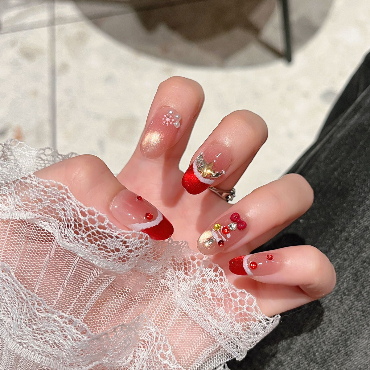 Themed Decorative Press-On Nail Art 
Maetiva