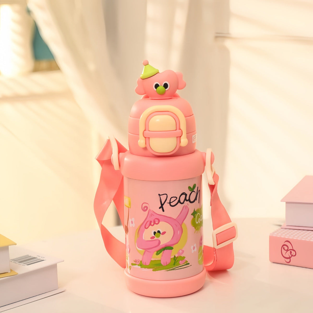 Women's insulated drinking bottle with practical carrying strap and cheerful character design 
Maetiva