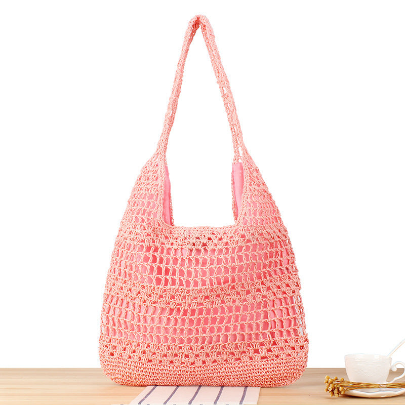 Basket bag with floral appliqué 
Maetiva