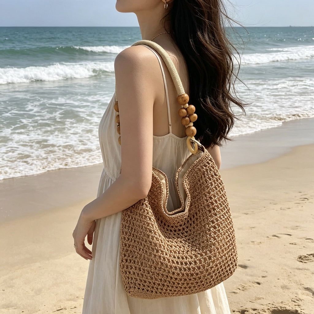 Hand-knotted macrame bag with wooden handles 
Maetiva