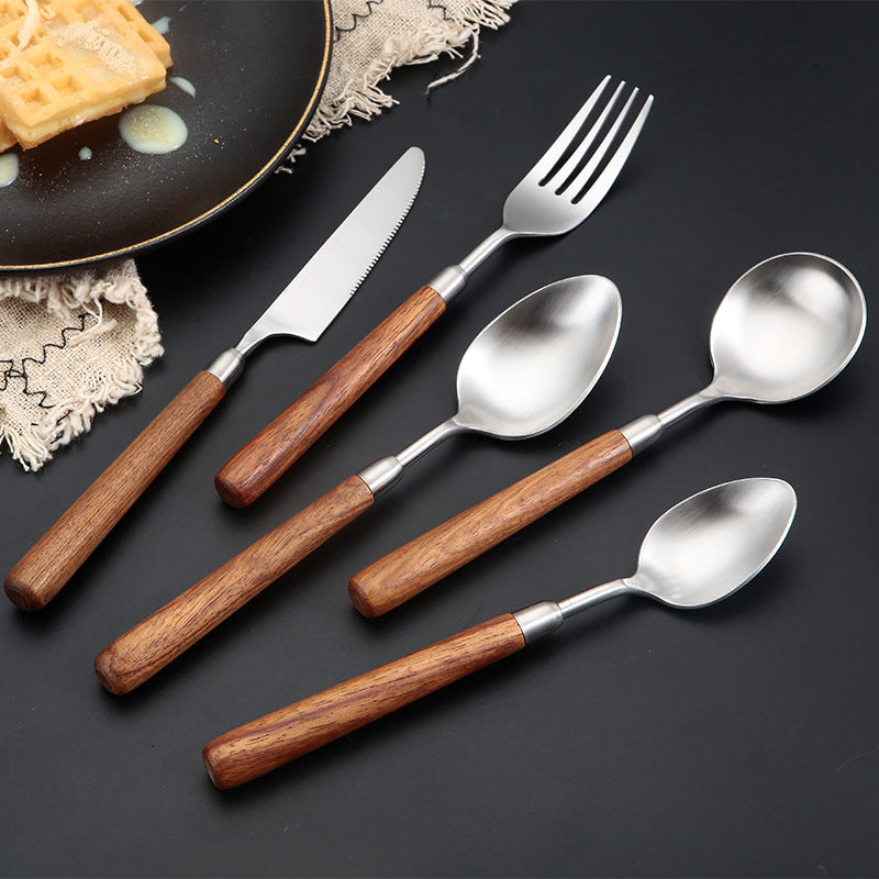 Elegant Table Fork 
Maetiva
