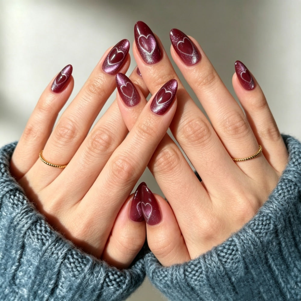 Artificial nails with romantic heart design 
Maetiva