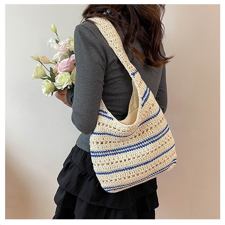 Hand-knotted Beachbag 
Maetiva