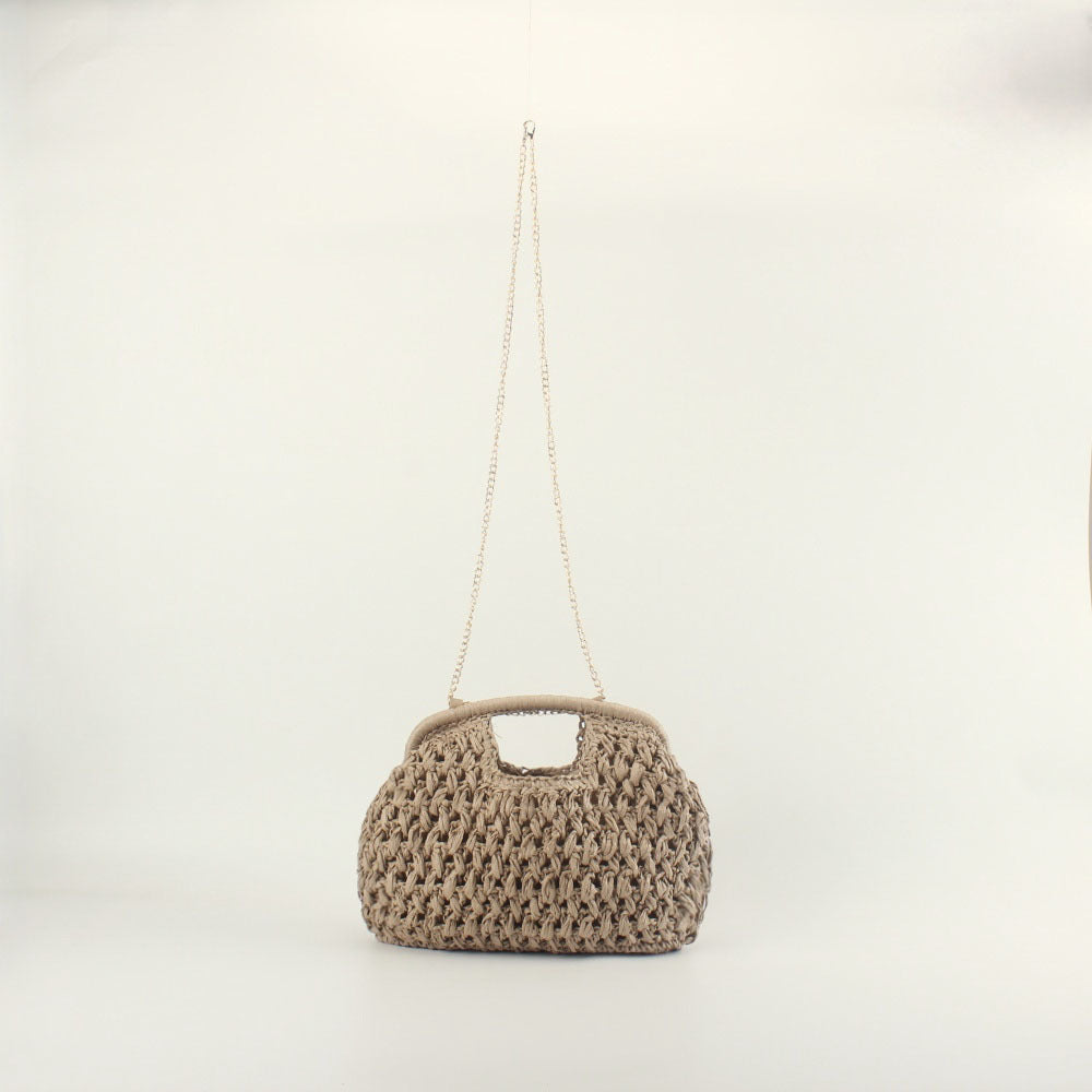 Fine handbag with metallic chain 
Maetiva