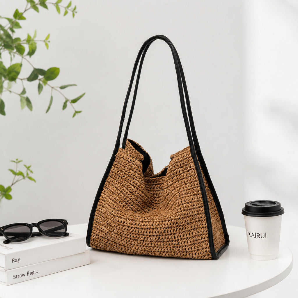 Practical macrame crossbody bag with elegant leather elements 
Maetiva