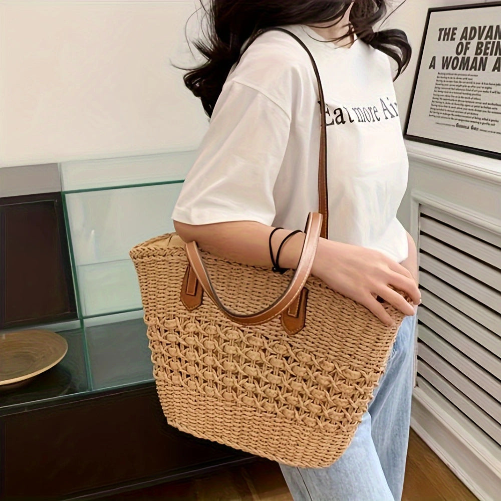 Elegant and Spacious Shopping and Beach Bag 
Maetiva