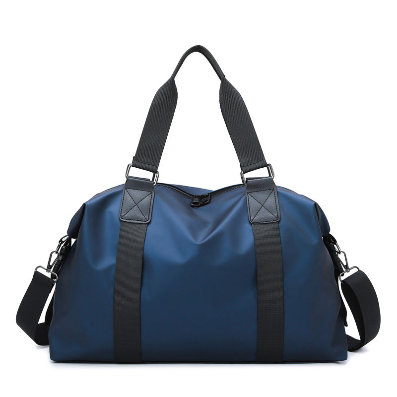 Athletic travel bag made of weather-resistant material with adjustable carrying handles 
Maetiva