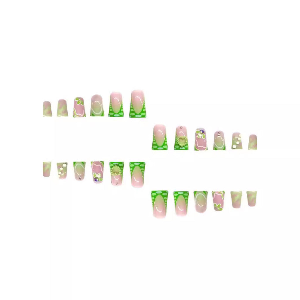 Artistic Gel Nail Extensions 
Maetiva