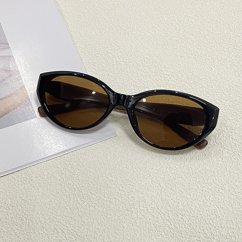 Fashionable Cat-Eye Sunglasses for Stylish Outfits 
Maetiva