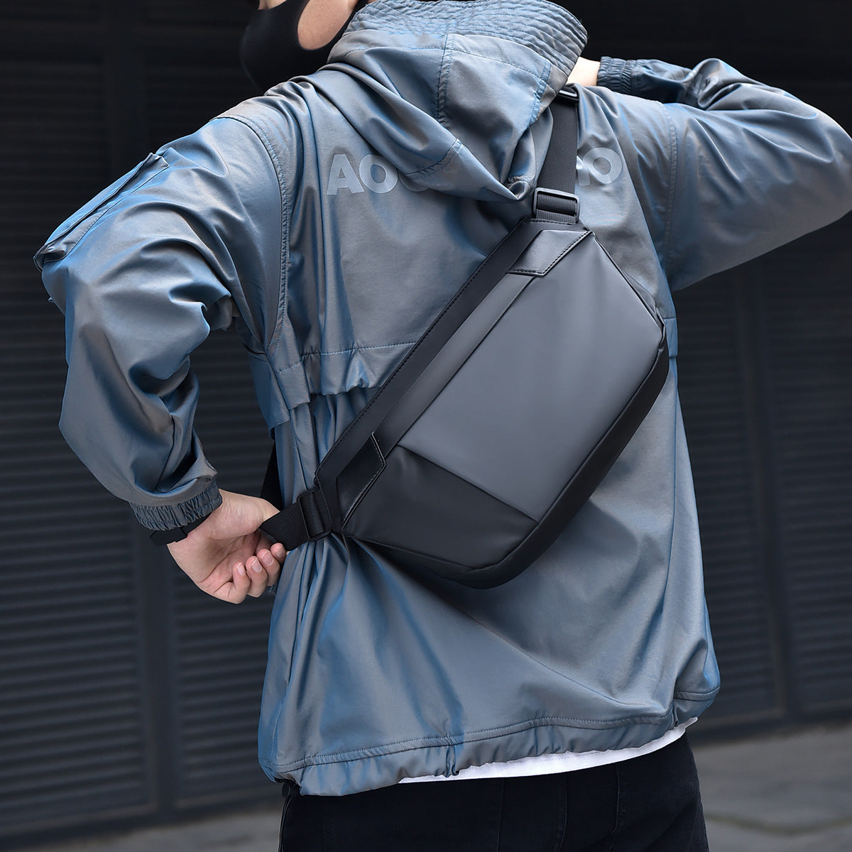 Functional Waterproof Messenger Bag 
Maetiva