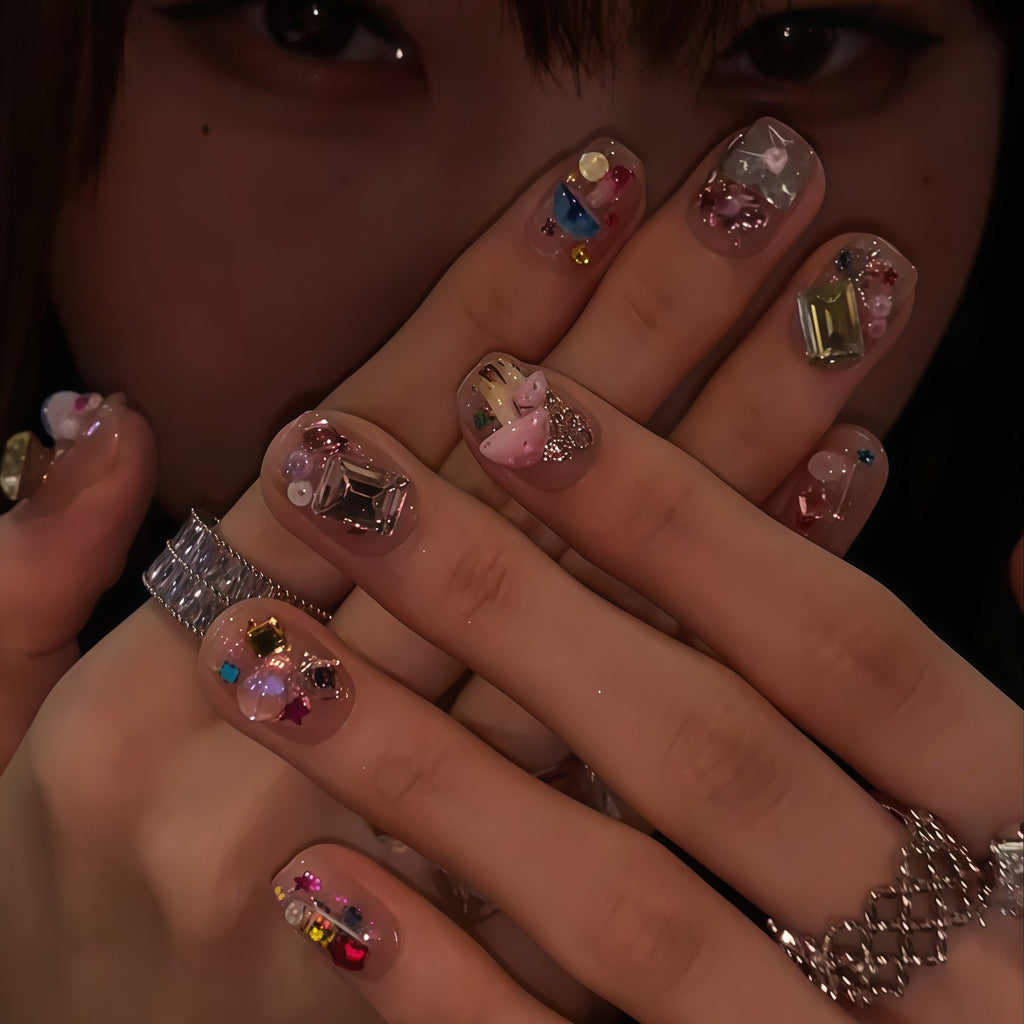 Artificial nails with sparkling crystal accents 
Maetiva