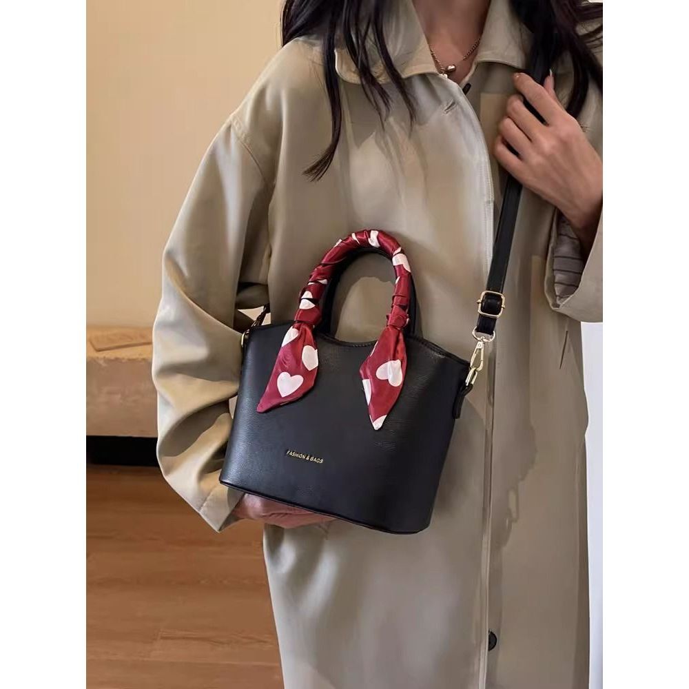 Chic Mini Handbag 
Maetiva