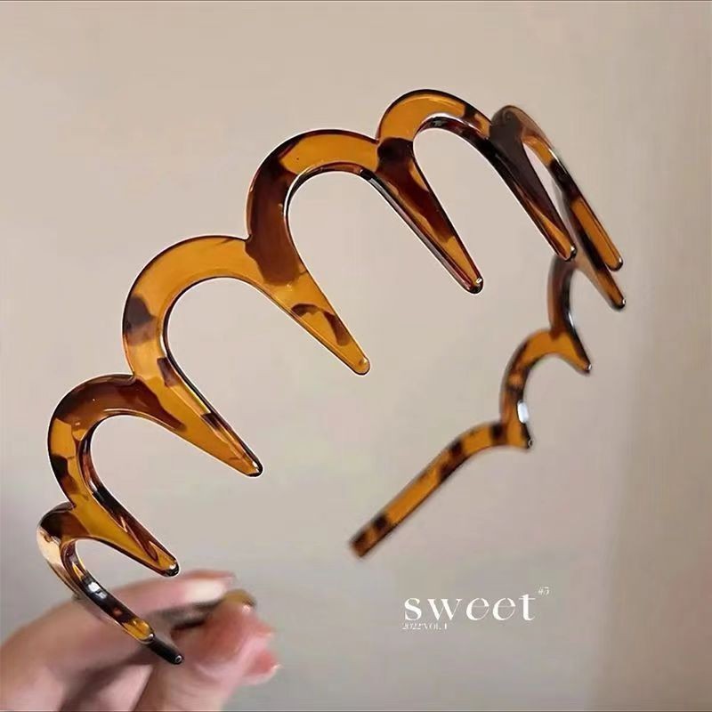 Stylish Matte Face Wash Headband with Teeth for Anti-Slip