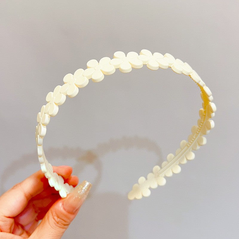 Stylish Matte Face Wash Headband with Teeth for Anti-Slip