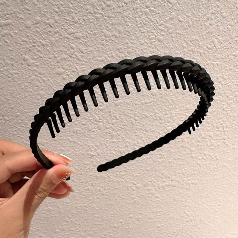 Stylish Matte Face Wash Headband with Teeth for Anti-Slip