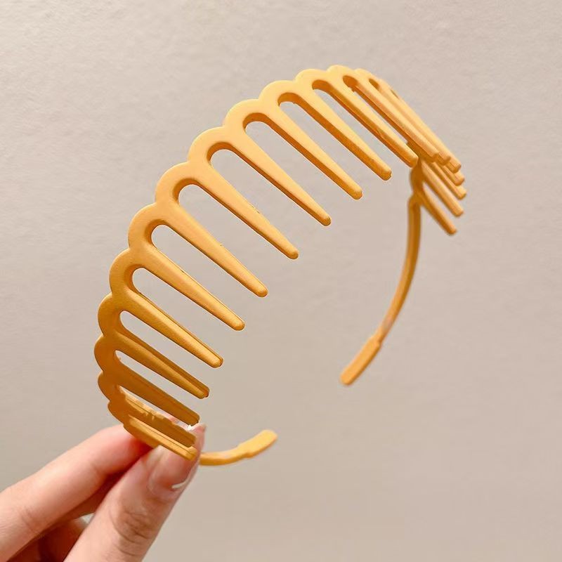 Stylish Matte Face Wash Headband with Teeth for Anti-Slip